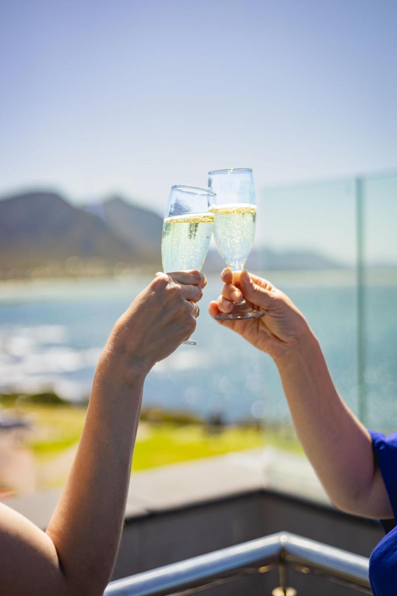 Hermanus Waterfront, Ocean Deluxe - Apartment 2 Buitenkant foto